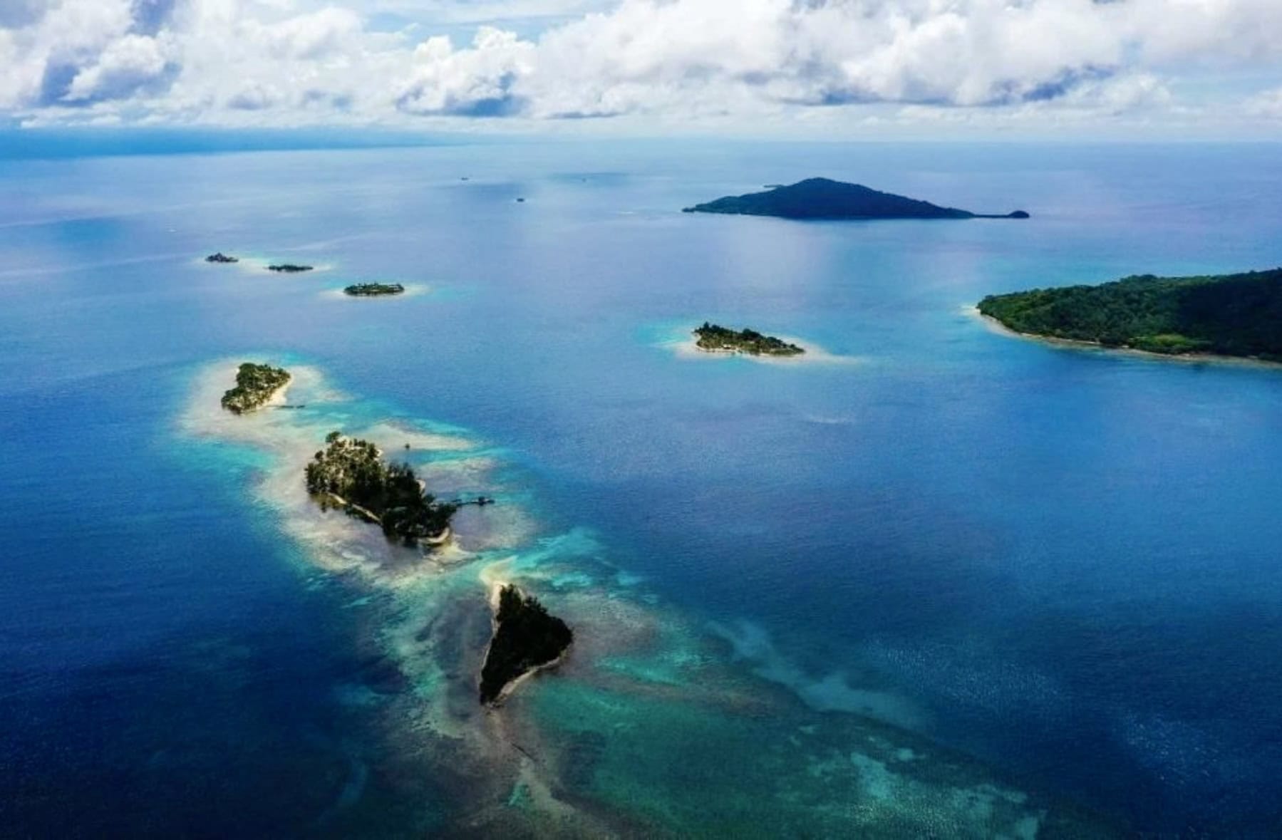 Aerial view of Cayos Cochinos, Honduras.