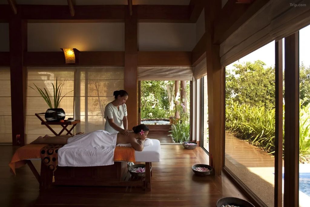 Eskaya Resort private pool: Eskaya Beach Resort & Spa is a romantic villa retreat in Bohol featuring private pools and luxurious spa treatments