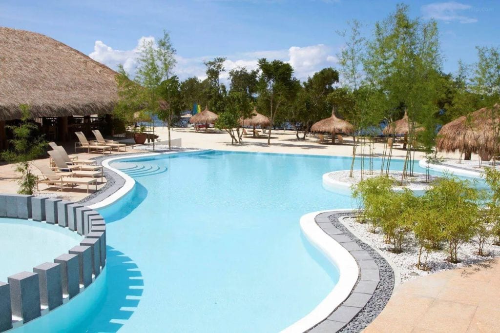 Bluewater Panglao beachfront: Bluewater Panglao Beach Resort blends traditional Filipino design with luxury for a serene beachside experience