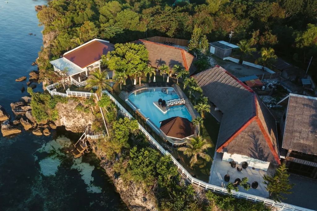 Cliffside Resort sunset view: Cliffside Resort in Panglao sits above the ocean with an infinity pool and stunning sunset views
