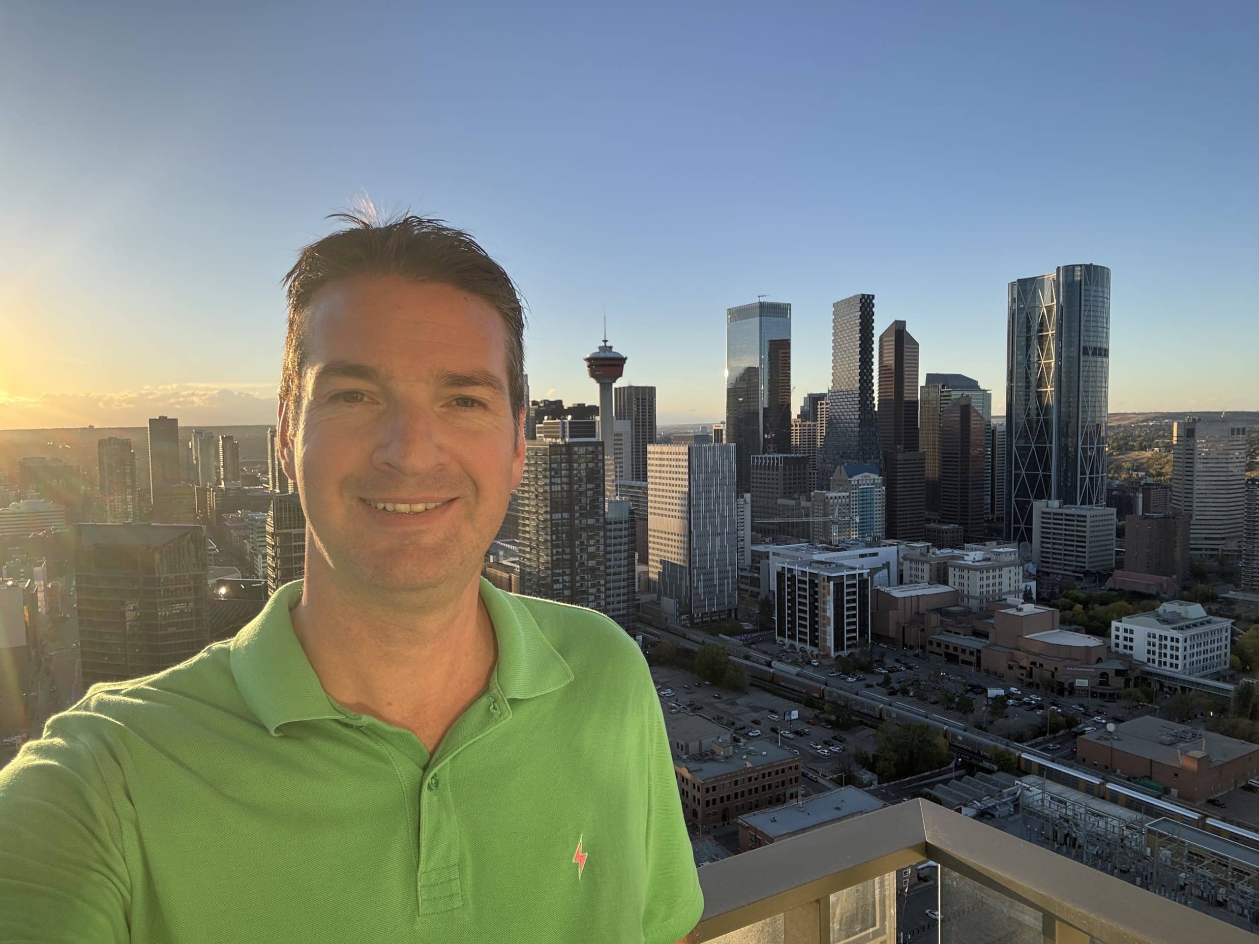 Ryan Gillard, owner of the Global Travel Blog with the downtown Calgary skyline in the distance.