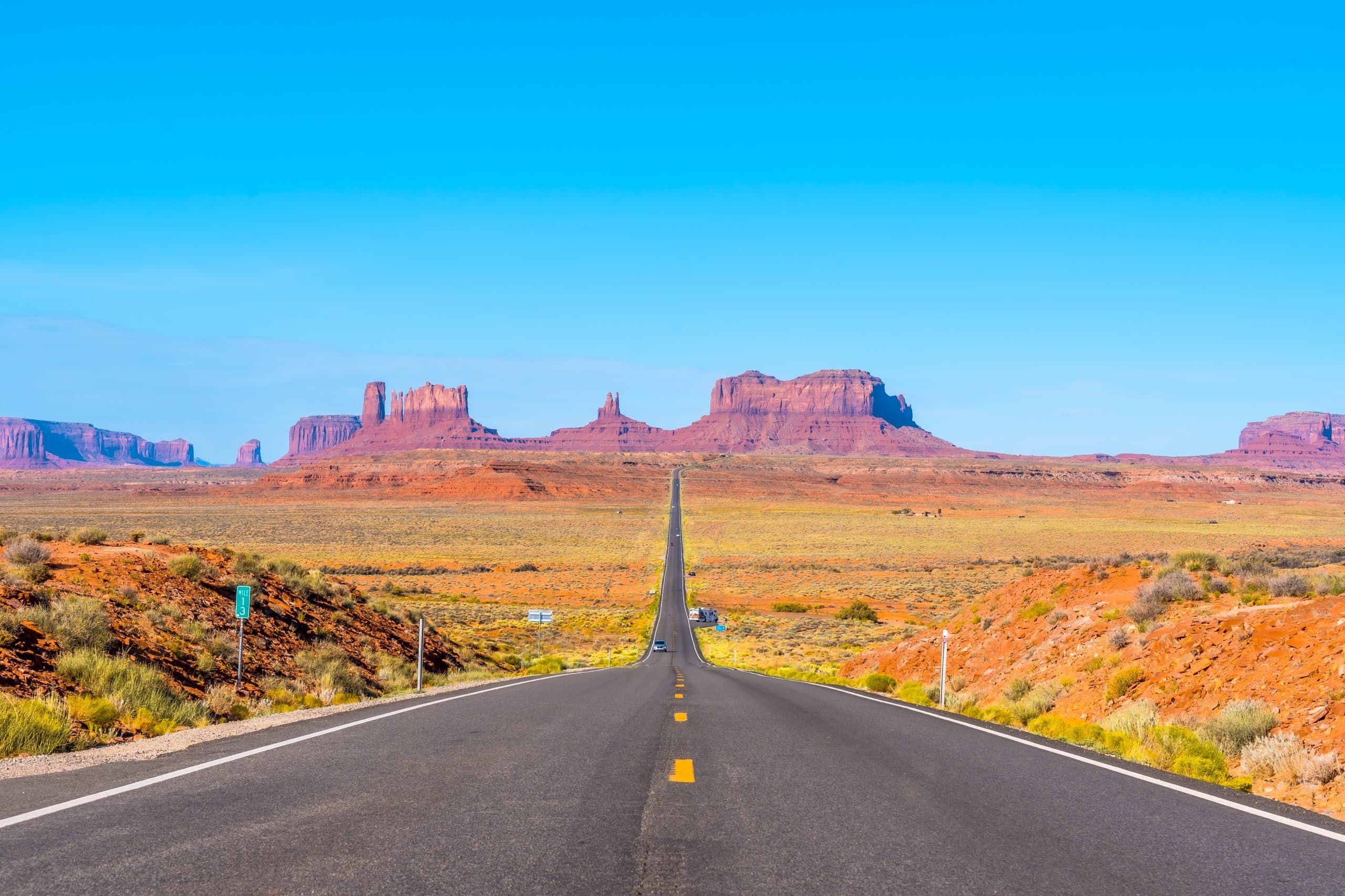 Scenic highway through Monument Valley in the American Southwest